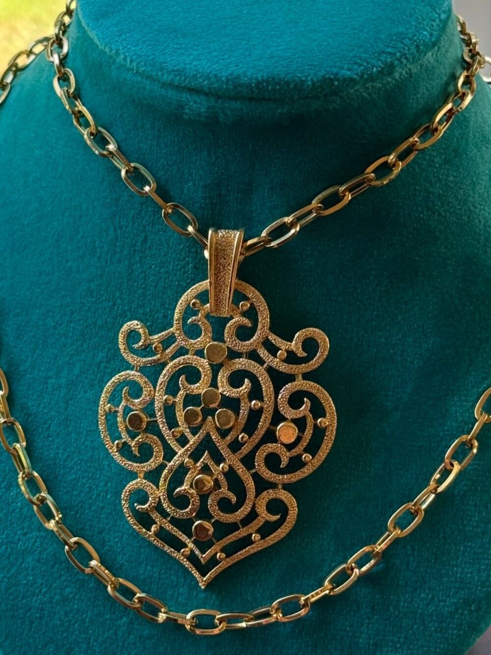 Crown Trifari Layered Swirl Pendant Necklace Gold Tone